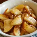 Crispy baked apple slices with cinnamon and caramel sauce for a comforting dessert or snack.